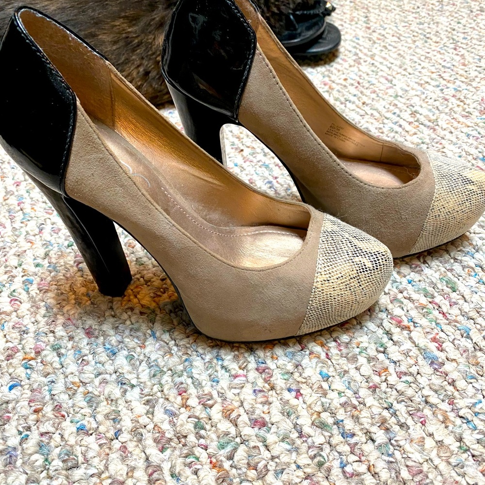 BCBG platform pumps